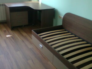 Детска стая по поръчка с две единични легла с чекмеджета