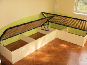 Детска стая по поръчка с две единични легла с механизъм