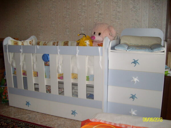 Детска стая по поръчка  за бебе в бяло и синьо